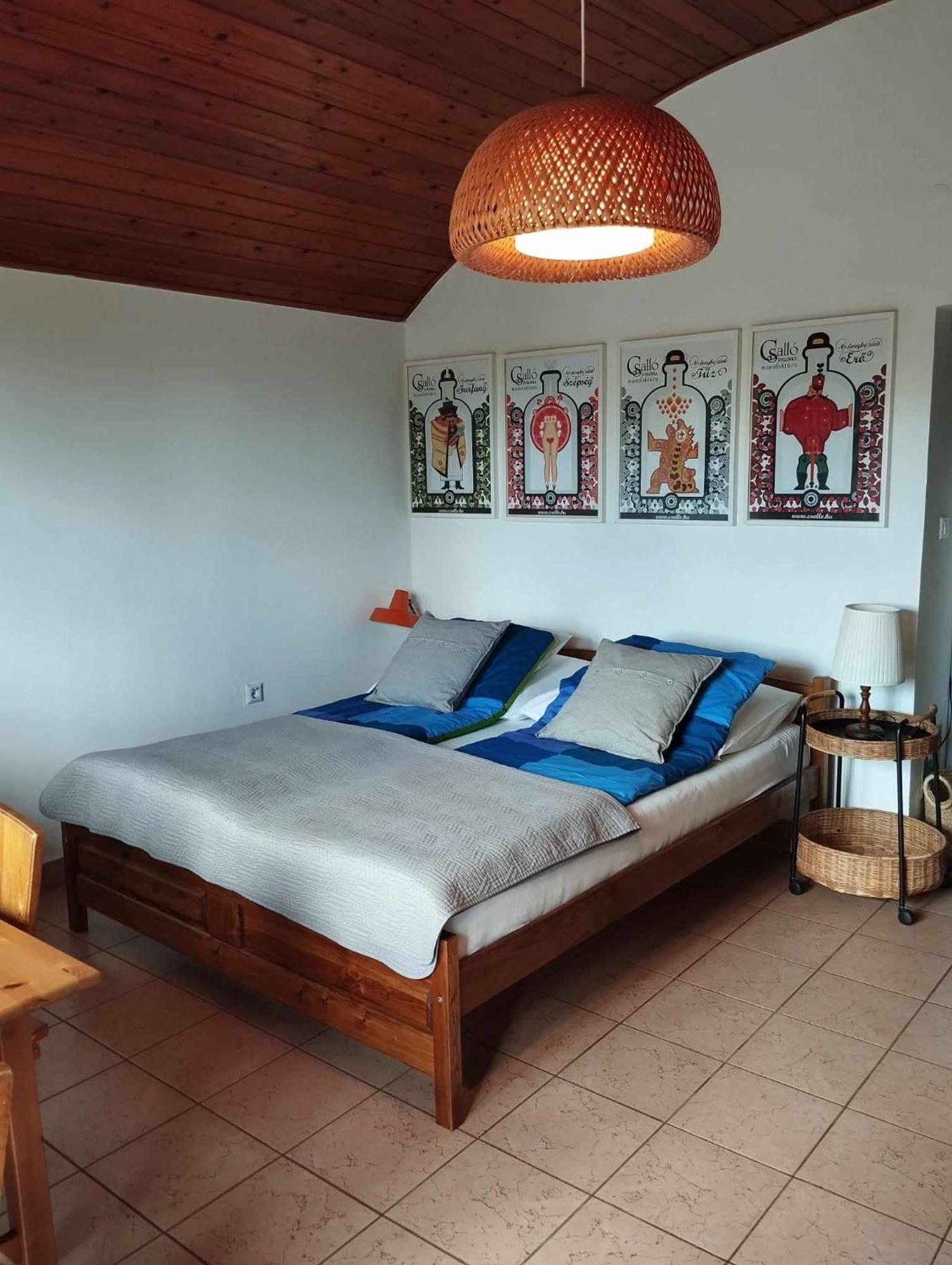 P & P Nyaralo Villa Szigliget Buitenkant foto