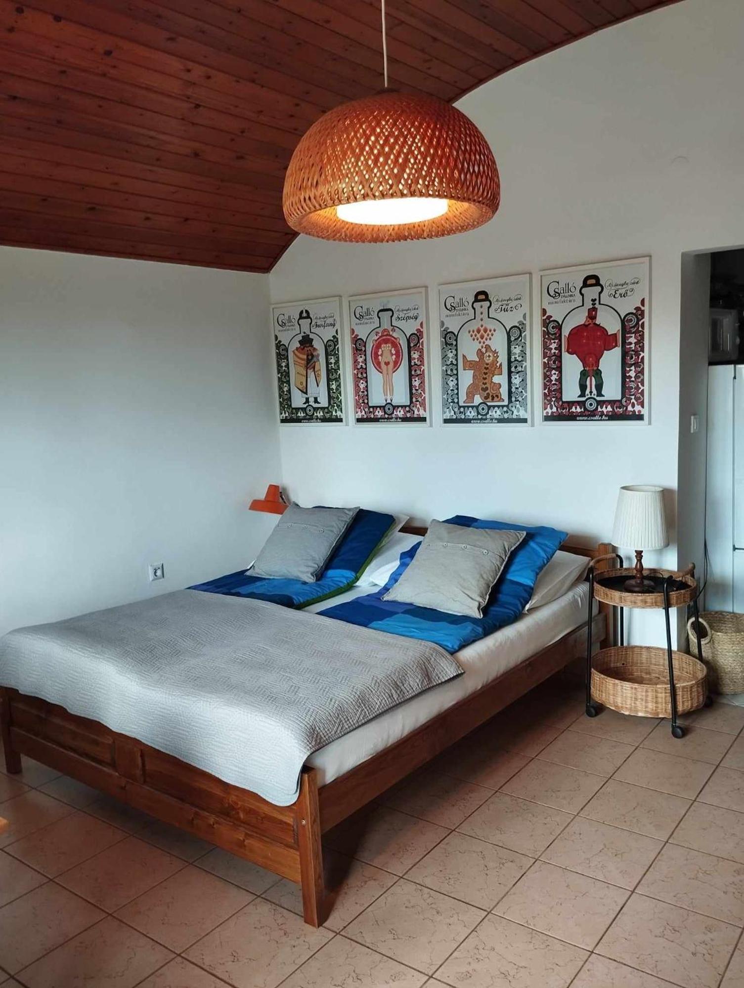 P & P Nyaralo Villa Szigliget Buitenkant foto